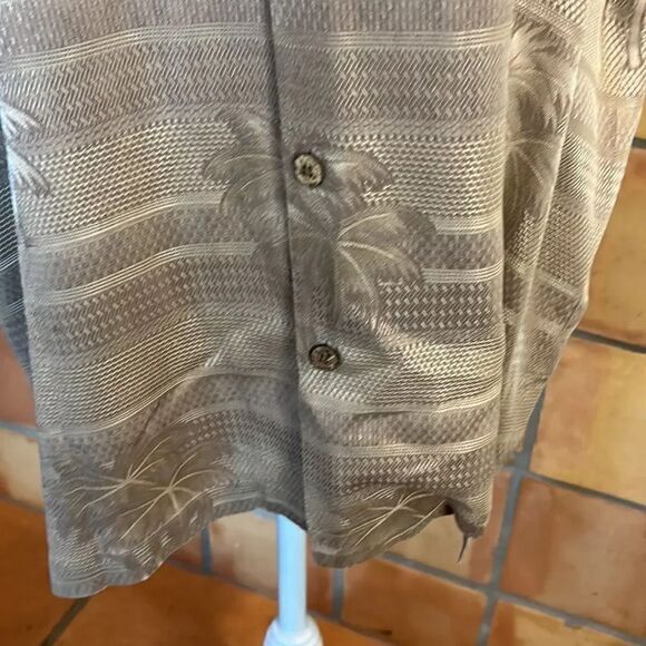 Tommy Bahama Tan Silk Palm Tree button up short sleeve, M! - Picture 3 of 10